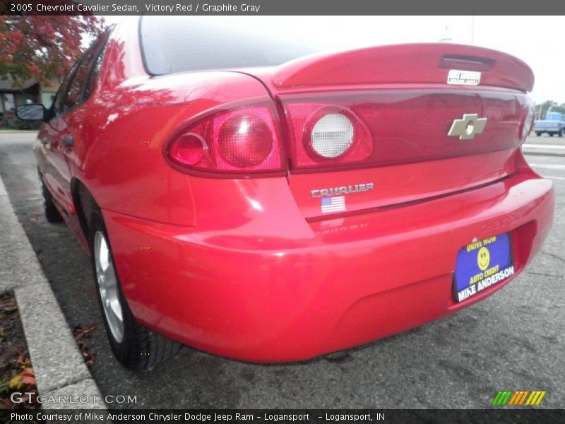 Victory Red / Graphite Gray 2005 Chevrolet Cavalier Sedan