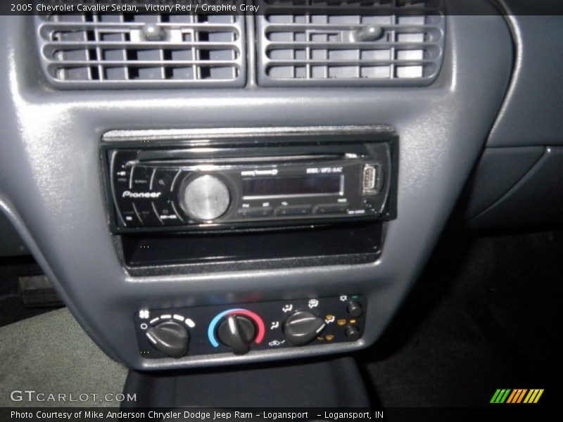 Victory Red / Graphite Gray 2005 Chevrolet Cavalier Sedan
