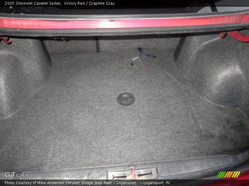 Victory Red / Graphite Gray 2005 Chevrolet Cavalier Sedan