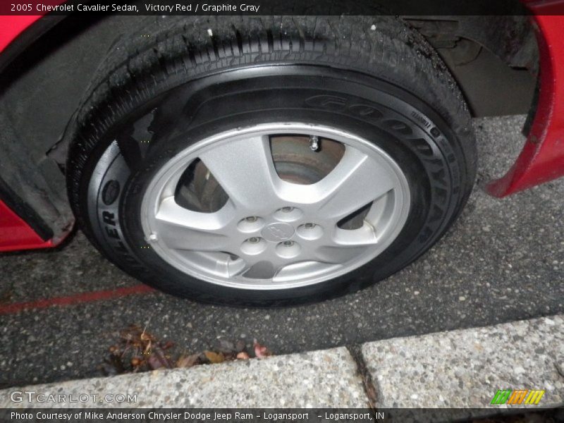Victory Red / Graphite Gray 2005 Chevrolet Cavalier Sedan