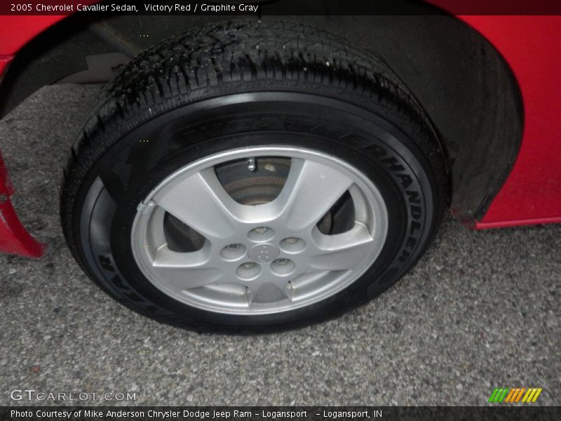 Victory Red / Graphite Gray 2005 Chevrolet Cavalier Sedan