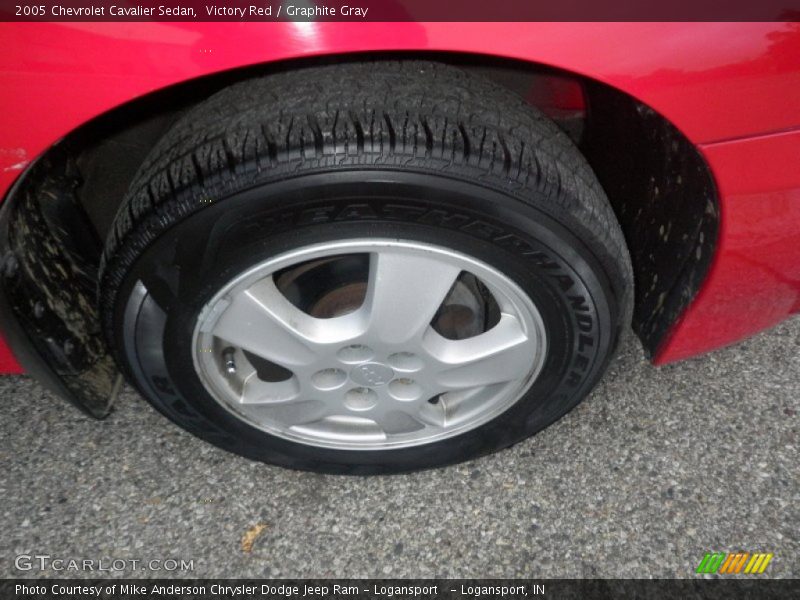 Victory Red / Graphite Gray 2005 Chevrolet Cavalier Sedan