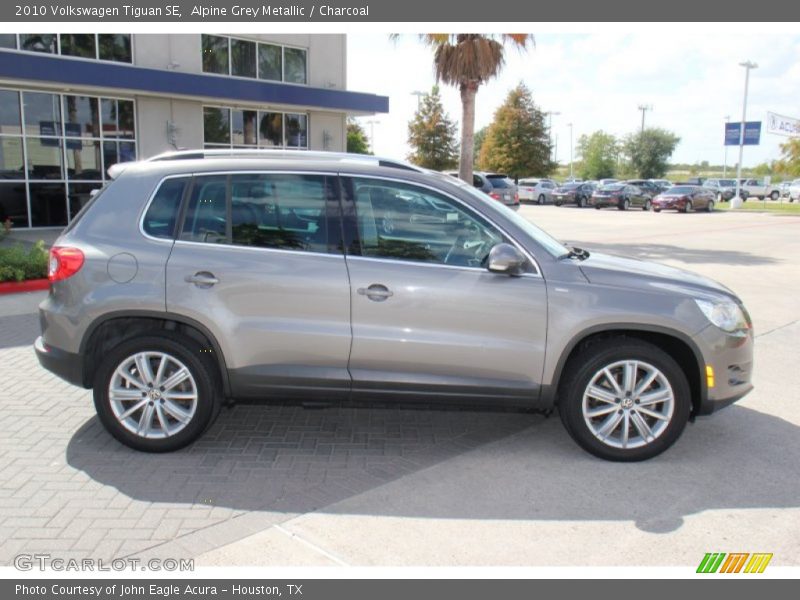 Alpine Grey Metallic / Charcoal 2010 Volkswagen Tiguan SE