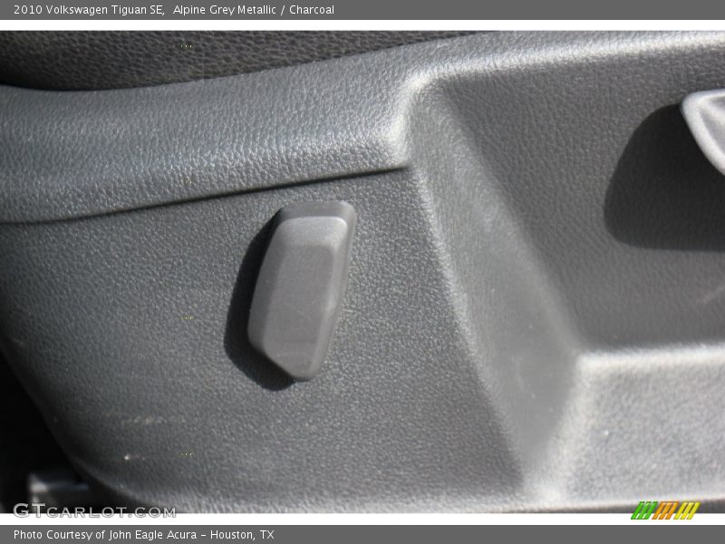 Alpine Grey Metallic / Charcoal 2010 Volkswagen Tiguan SE