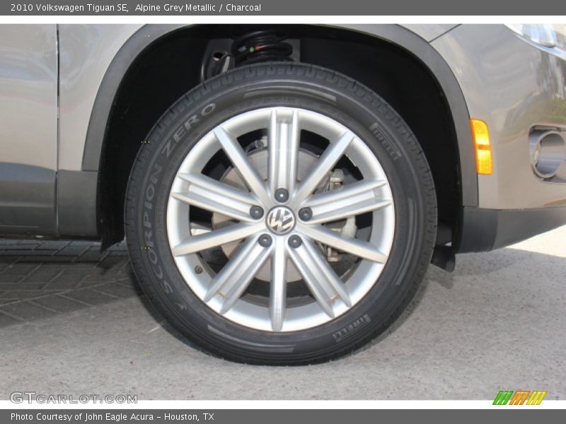 Alpine Grey Metallic / Charcoal 2010 Volkswagen Tiguan SE