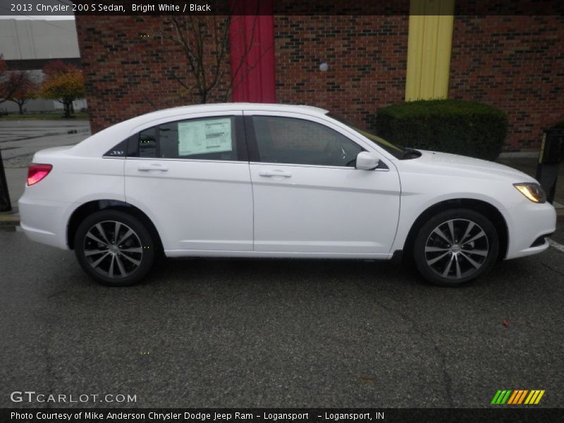 Bright White / Black 2013 Chrysler 200 S Sedan