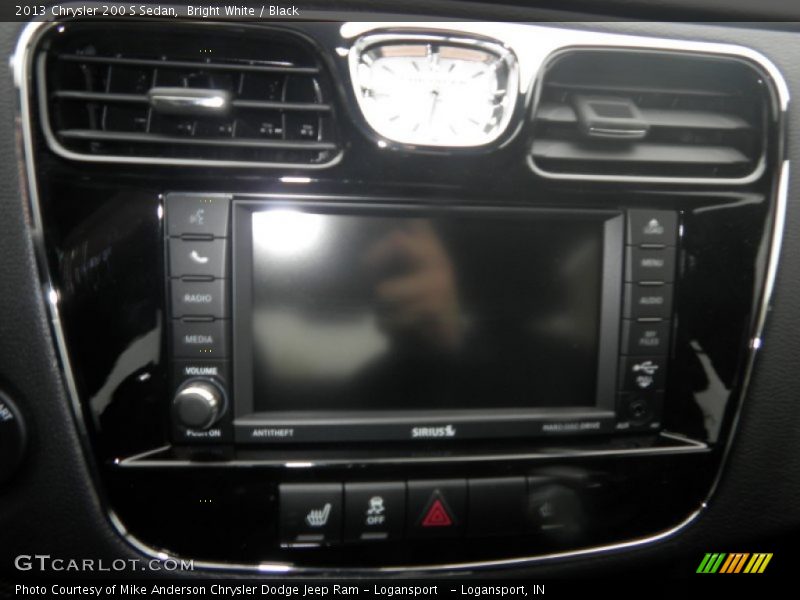 Bright White / Black 2013 Chrysler 200 S Sedan