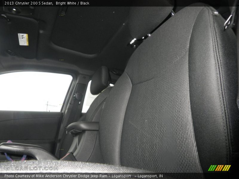 Bright White / Black 2013 Chrysler 200 S Sedan