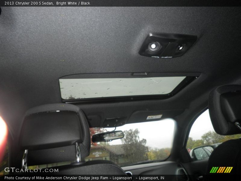 Bright White / Black 2013 Chrysler 200 S Sedan