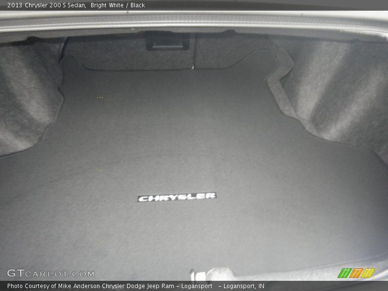 Bright White / Black 2013 Chrysler 200 S Sedan