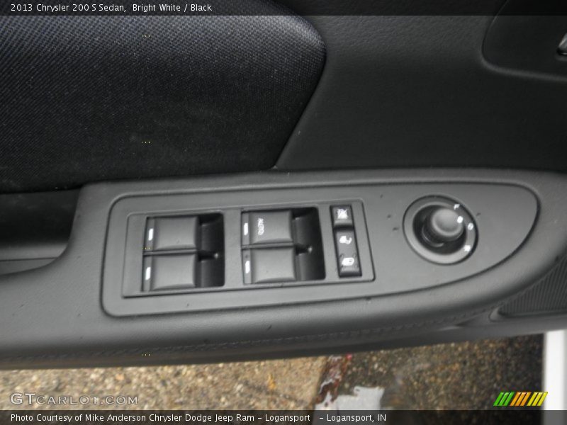 Bright White / Black 2013 Chrysler 200 S Sedan