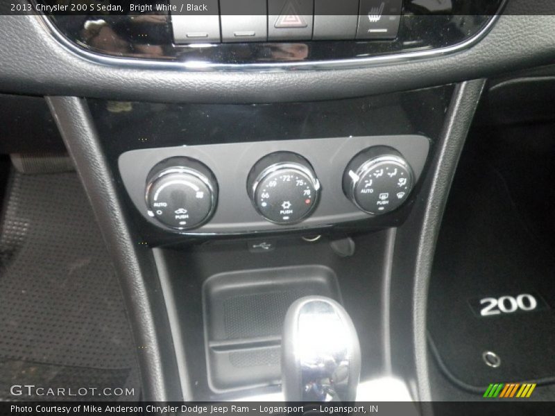 Bright White / Black 2013 Chrysler 200 S Sedan