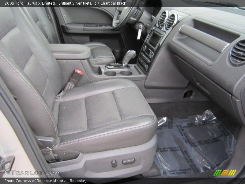 Front Seat of 2009 Taurus X Limited