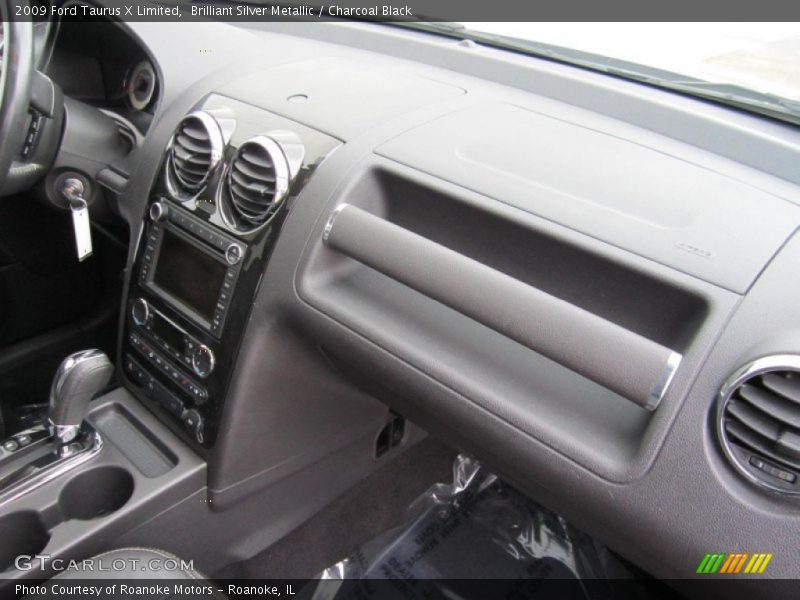 Brilliant Silver Metallic / Charcoal Black 2009 Ford Taurus X Limited
