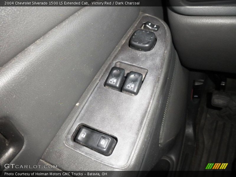 Victory Red / Dark Charcoal 2004 Chevrolet Silverado 1500 LS Extended Cab