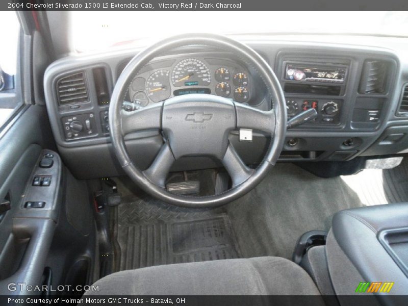 Victory Red / Dark Charcoal 2004 Chevrolet Silverado 1500 LS Extended Cab