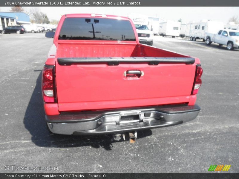 Victory Red / Dark Charcoal 2004 Chevrolet Silverado 1500 LS Extended Cab