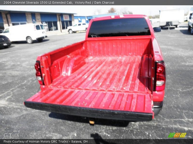 Victory Red / Dark Charcoal 2004 Chevrolet Silverado 1500 LS Extended Cab
