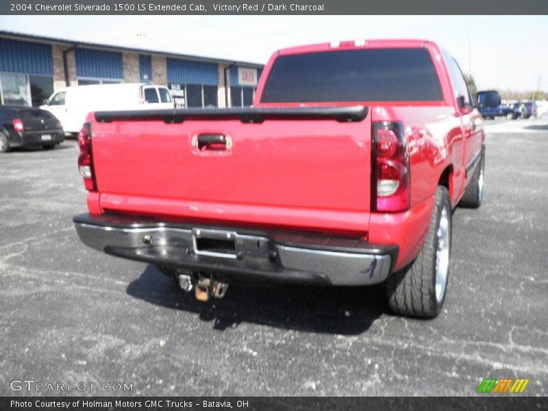 Victory Red / Dark Charcoal 2004 Chevrolet Silverado 1500 LS Extended Cab