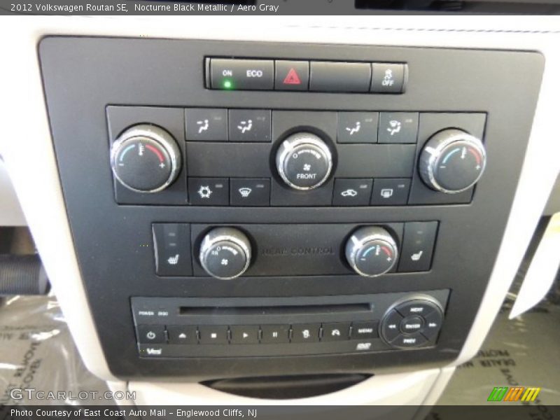 Nocturne Black Metallic / Aero Gray 2012 Volkswagen Routan SE