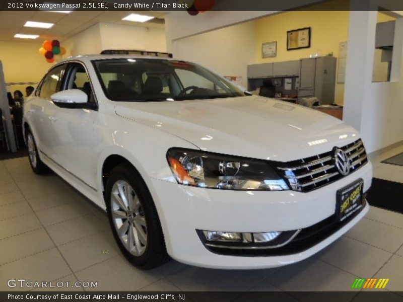 Candy White / Titan Black 2012 Volkswagen Passat 2.5L SEL