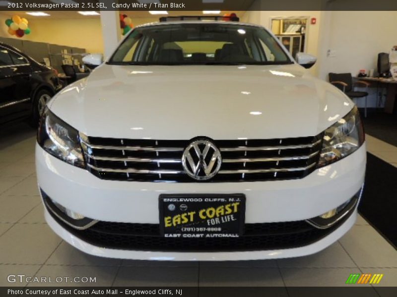 Candy White / Titan Black 2012 Volkswagen Passat 2.5L SEL