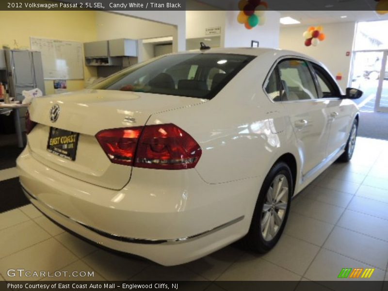 Candy White / Titan Black 2012 Volkswagen Passat 2.5L SEL
