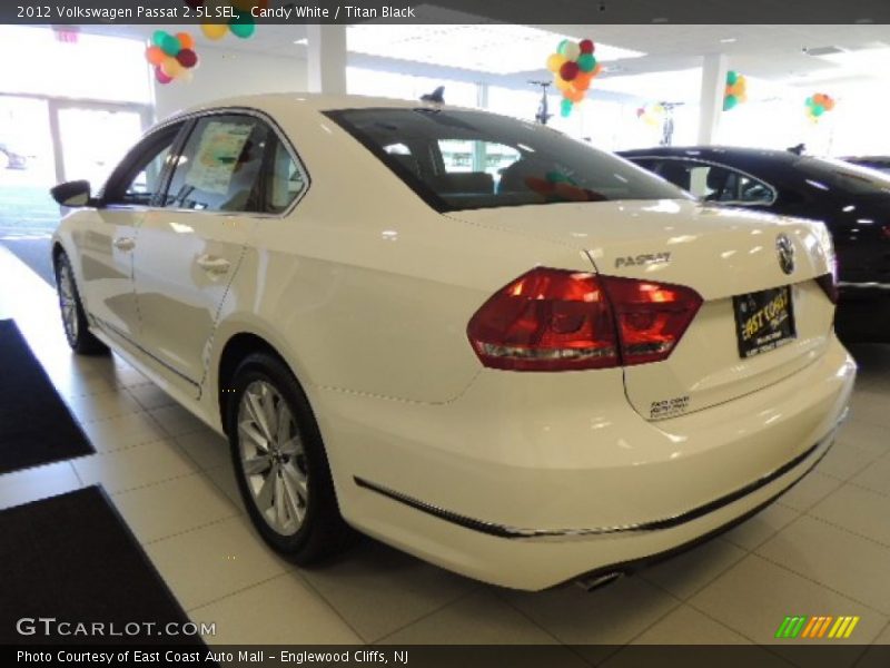 Candy White / Titan Black 2012 Volkswagen Passat 2.5L SEL