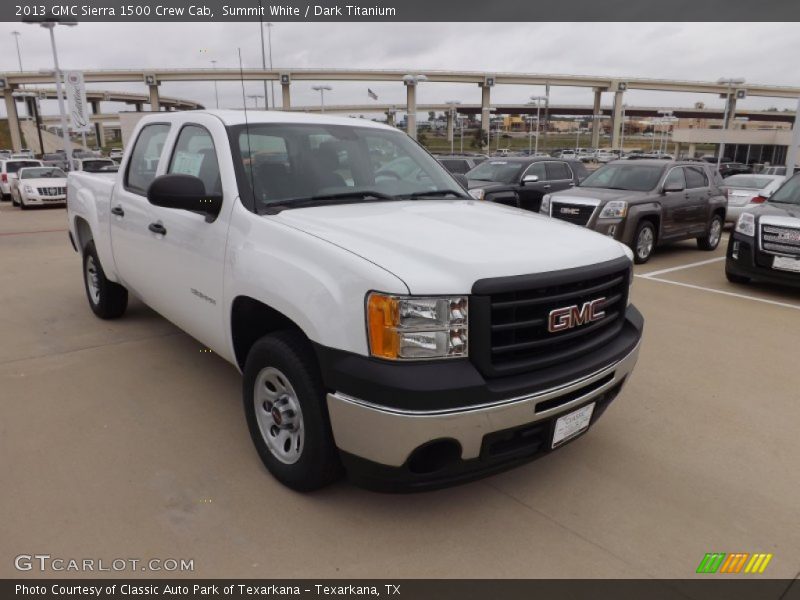 Front 3/4 View of 2013 Sierra 1500 Crew Cab