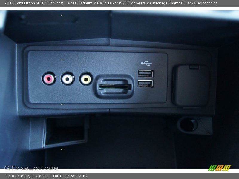 White Platinum Metallic Tri-coat / SE Appearance Package Charcoal Black/Red Stitching 2013 Ford Fusion SE 1.6 EcoBoost