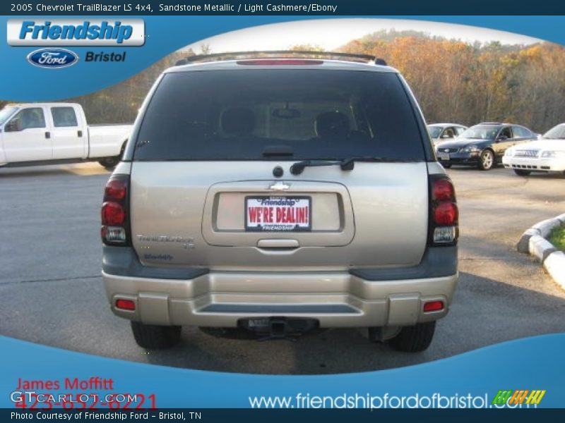 Sandstone Metallic / Light Cashmere/Ebony 2005 Chevrolet TrailBlazer LS 4x4