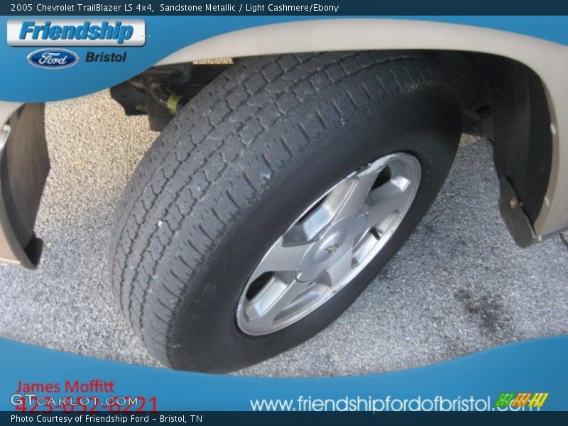 Sandstone Metallic / Light Cashmere/Ebony 2005 Chevrolet TrailBlazer LS 4x4