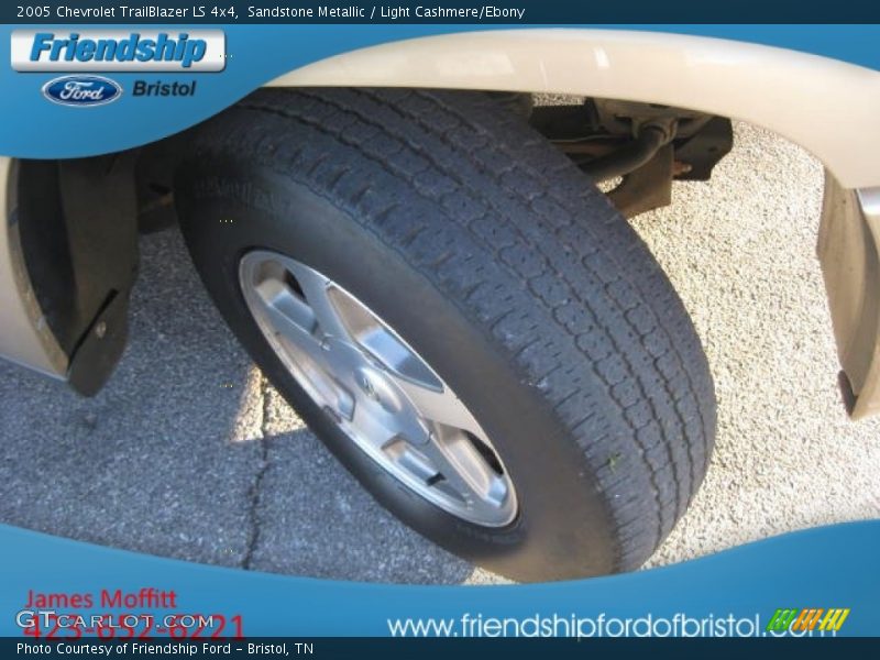 Sandstone Metallic / Light Cashmere/Ebony 2005 Chevrolet TrailBlazer LS 4x4