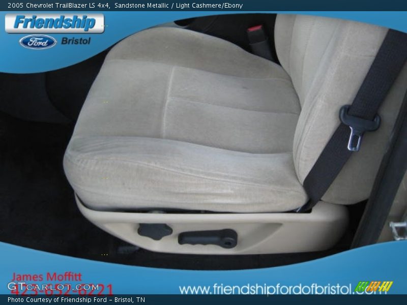 Sandstone Metallic / Light Cashmere/Ebony 2005 Chevrolet TrailBlazer LS 4x4