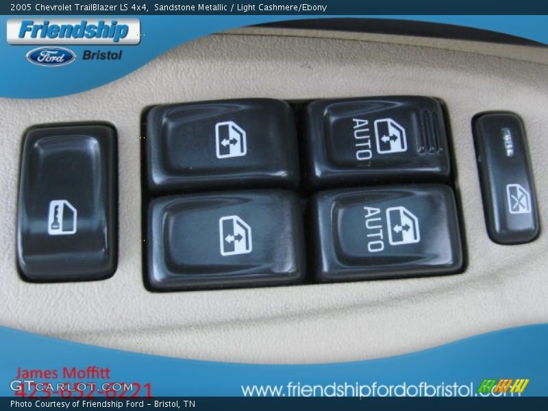 Sandstone Metallic / Light Cashmere/Ebony 2005 Chevrolet TrailBlazer LS 4x4