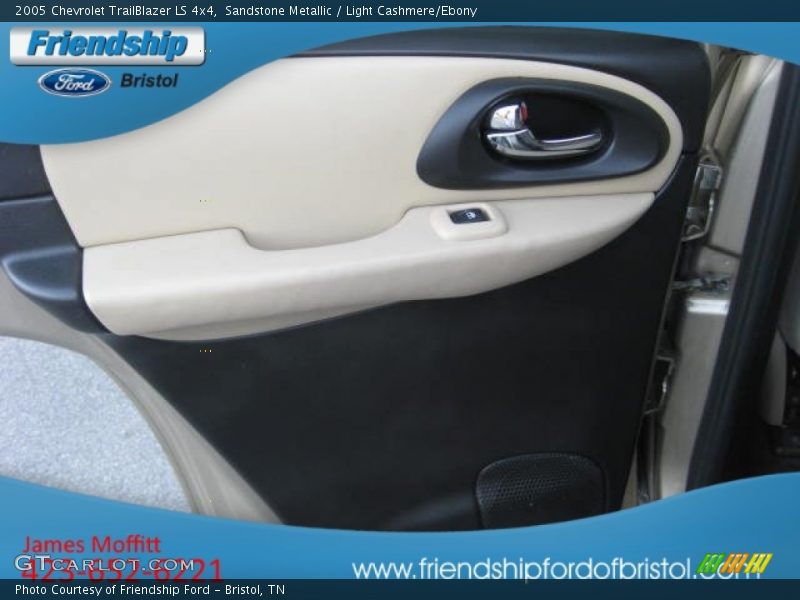Sandstone Metallic / Light Cashmere/Ebony 2005 Chevrolet TrailBlazer LS 4x4