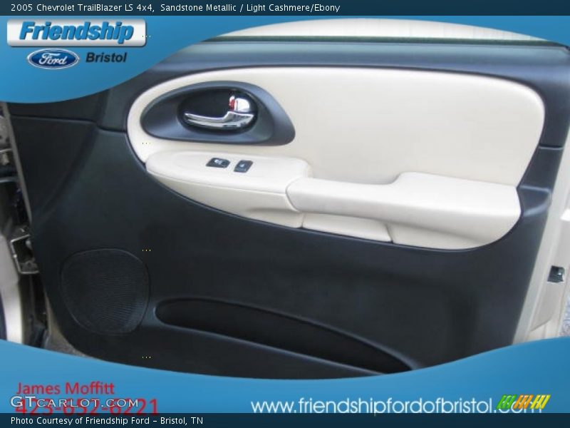 Sandstone Metallic / Light Cashmere/Ebony 2005 Chevrolet TrailBlazer LS 4x4