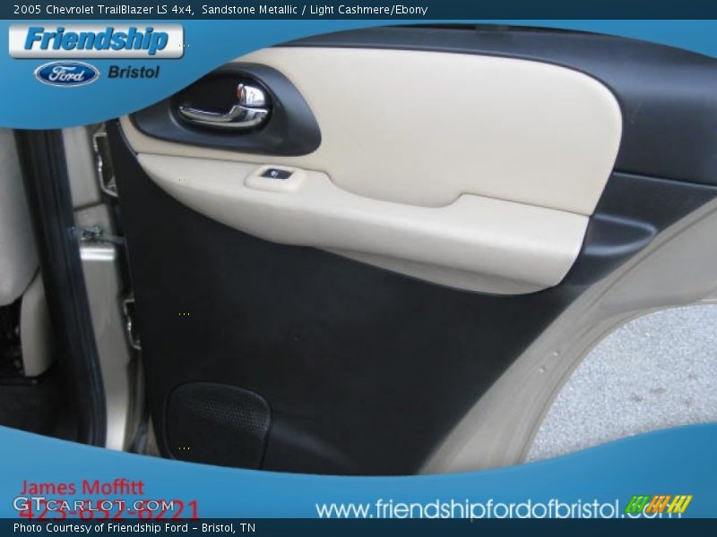 Sandstone Metallic / Light Cashmere/Ebony 2005 Chevrolet TrailBlazer LS 4x4