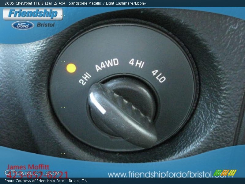 Sandstone Metallic / Light Cashmere/Ebony 2005 Chevrolet TrailBlazer LS 4x4