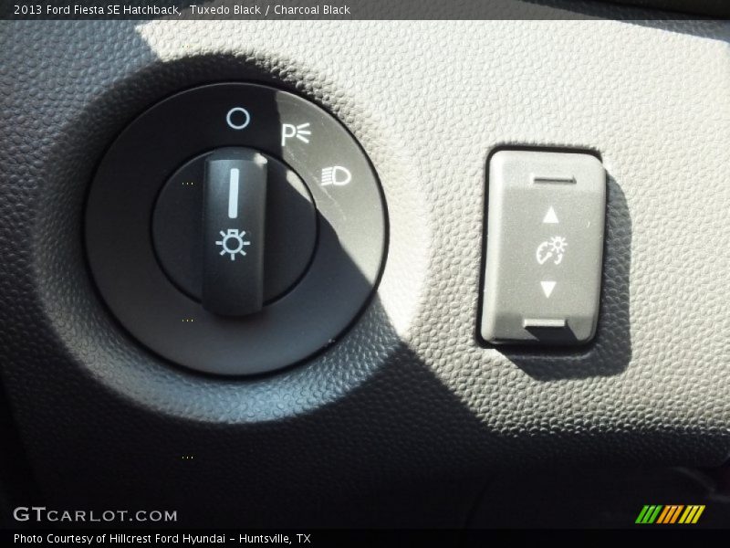 Tuxedo Black / Charcoal Black 2013 Ford Fiesta SE Hatchback