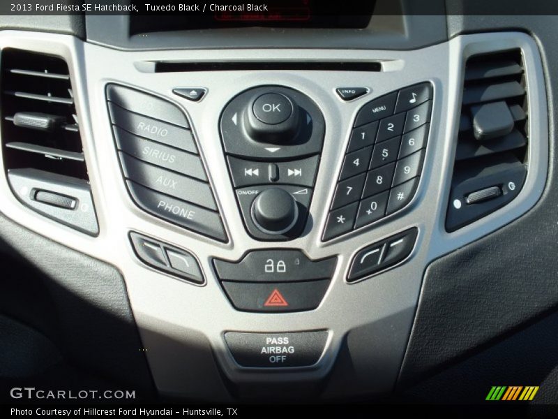 Tuxedo Black / Charcoal Black 2013 Ford Fiesta SE Hatchback