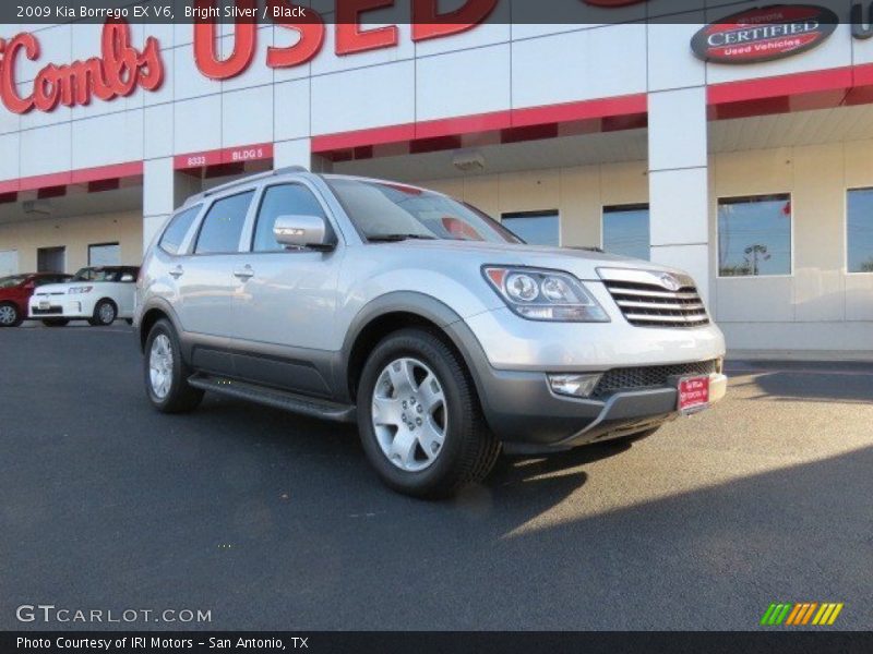 Bright Silver / Black 2009 Kia Borrego EX V6