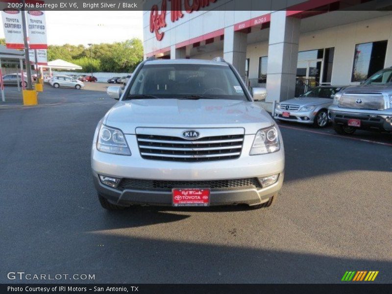 Bright Silver / Black 2009 Kia Borrego EX V6