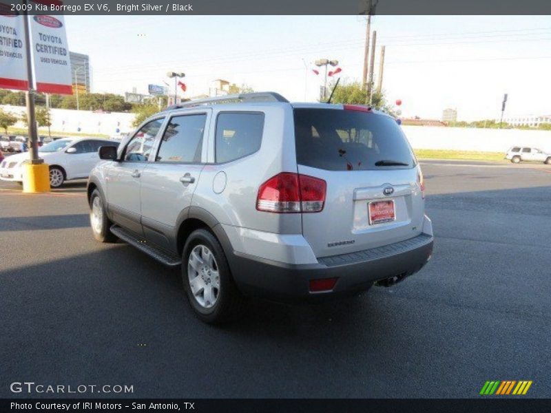 Bright Silver / Black 2009 Kia Borrego EX V6
