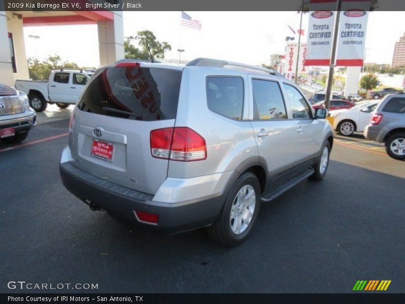 Bright Silver / Black 2009 Kia Borrego EX V6