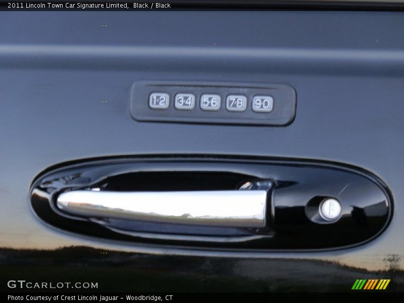Black / Black 2011 Lincoln Town Car Signature Limited