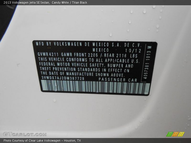Candy White / Titan Black 2013 Volkswagen Jetta SE Sedan