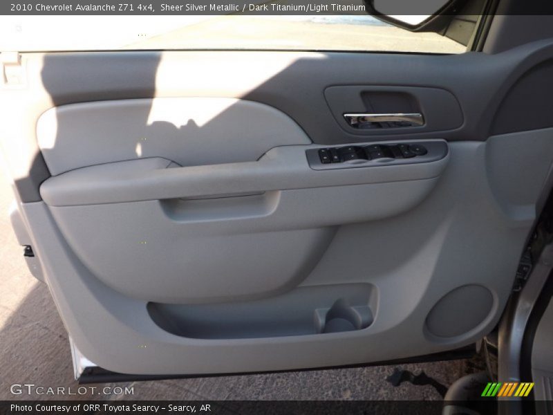 Sheer Silver Metallic / Dark Titanium/Light Titanium 2010 Chevrolet Avalanche Z71 4x4
