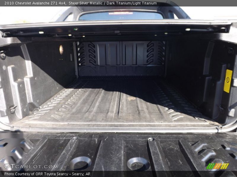 Sheer Silver Metallic / Dark Titanium/Light Titanium 2010 Chevrolet Avalanche Z71 4x4