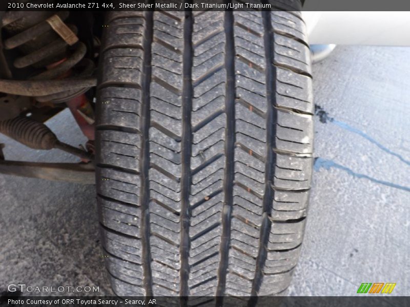 Sheer Silver Metallic / Dark Titanium/Light Titanium 2010 Chevrolet Avalanche Z71 4x4